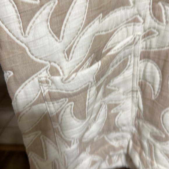 Universal Threads - Picture 3 of 4